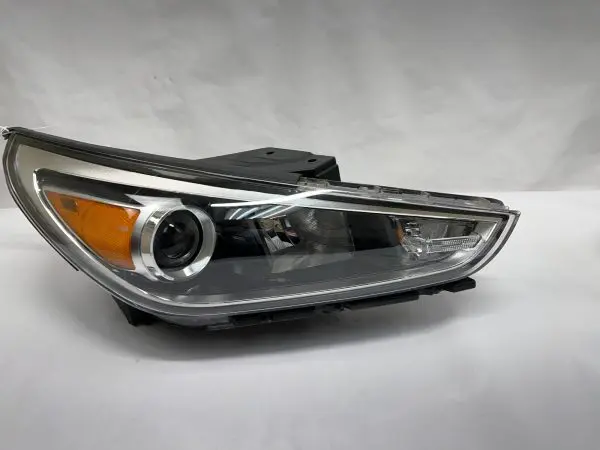 2018 2019 2020 HYUNDAI ELANTRA GT FRONT RIGHT OEM HEADLIGHT 92102-G30 - Image 2