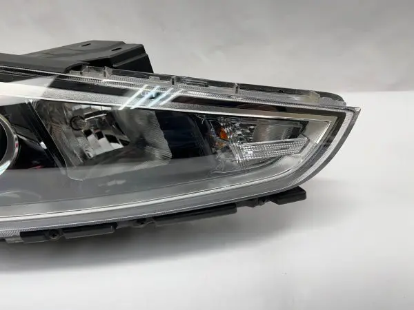 2018 2019 2020 HYUNDAI ELANTRA GT FRONT RIGHT OEM HEADLIGHT 92102-G30 - Image 4