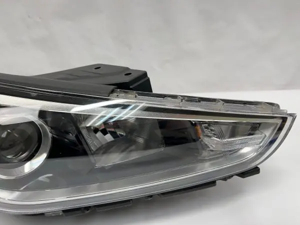 2018 2019 2020 HYUNDAI ELANTRA GT FRONT RIGHT OEM HEADLIGHT 92102-G30 - Image 5