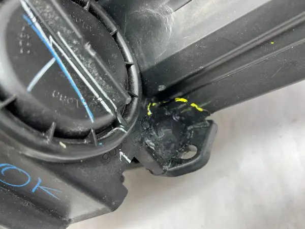 2017 2018 2019 2020 chrysler pacifica halogen led front right oem headlight - Image 17