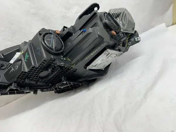 2017 2018 2019 2020 chrysler pacifica halogen led front right oem headlight - Image 20