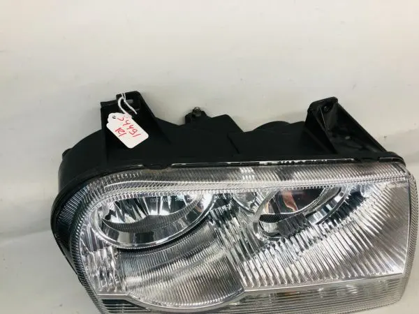 NICE 04805756AG  2005 2006 2007 CHRYSLER 300 FRONT RIGHT OEM HEADLIGHT COMPLETE - Image 9