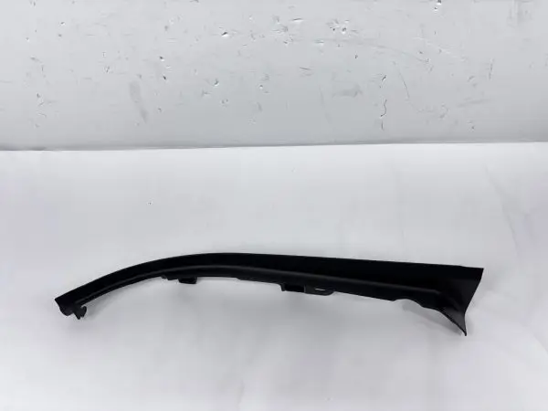 LR131925 2020-2023 LAND ROVER DEFENDER RIGHT PANEL PILLAR TRIM