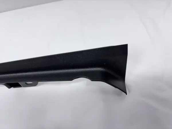 LR131925 2020-2023 LAND ROVER DEFENDER RIGHT PANEL PILLAR TRIM - Image 2