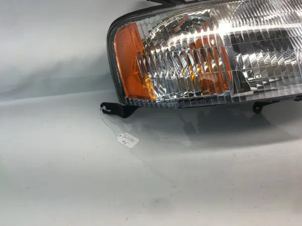 🎈NICE🎈  2001 2002 20003 20004 FORD ESCAPE FRONT RIGHT HEADLIGHT HALAOGEN - Image 2