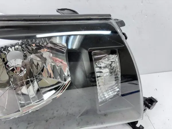 for 2005 2006 2007 2008 2009 2010 2011 toyota tacoma halogen right headlight - Image 8
