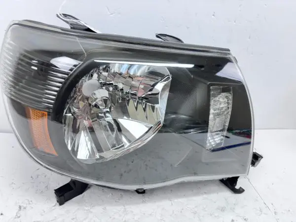for 2005 2006 2007 2008 2009 2010 2011 toyota tacoma halogen right headlight - Image 11