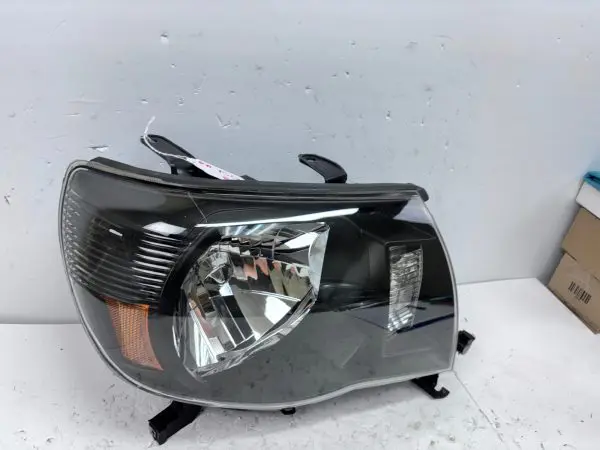 for 2005 2006 2007 2008 2009 2010 2011 toyota tacoma halogen right headlight - Image 16