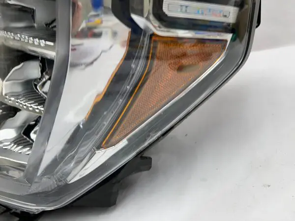 2019 2020 2021 gmc sierra 1500 led front left oem headlight 85535169 broken tabs - Image 4