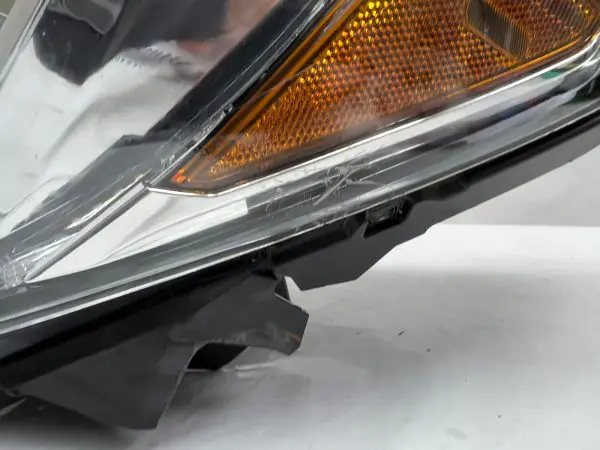 2019 2020 2021 gmc sierra 1500 led front left oem headlight 85535169 broken tabs - Image 5