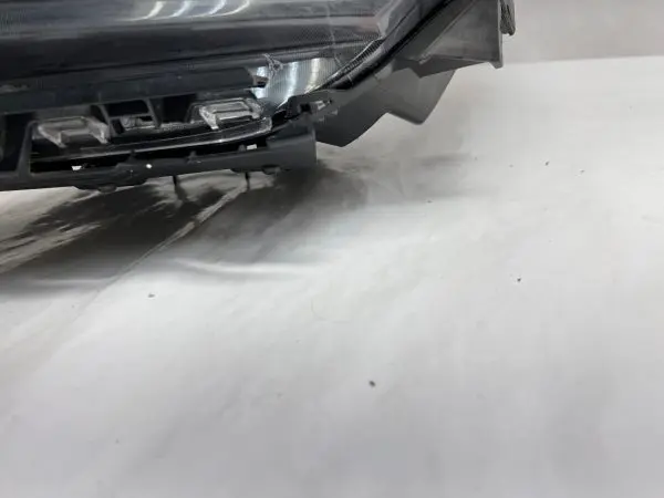 2019 2020 2021 gmc sierra 1500 led front left oem headlight 85535169 broken tabs - Image 9