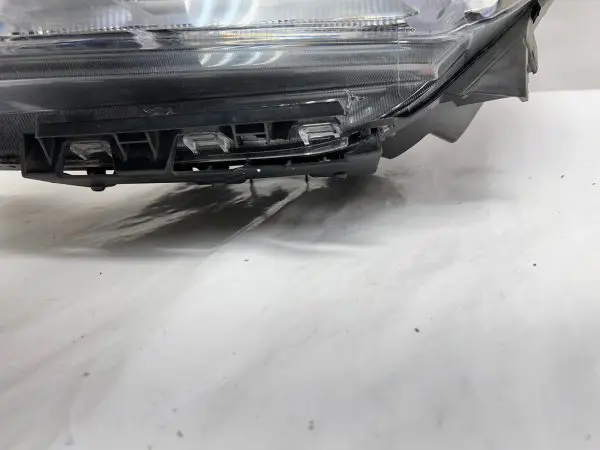 2019 2020 2021 gmc sierra 1500 led front left oem headlight 85535169 broken tabs - Image 10
