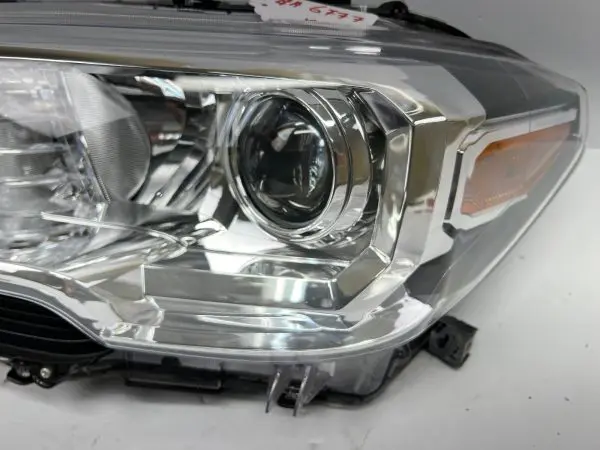 2016 2017 2018 2019 2020 2021 2022 toyota tacoma halogen  left oem headlight - Image 8