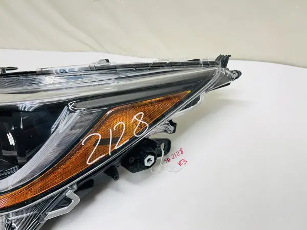 2020 2021 2022 TOYOTA COROLLA LED  FRONT LEFT OEM HEADLIGHT DAMAGED - Image 2