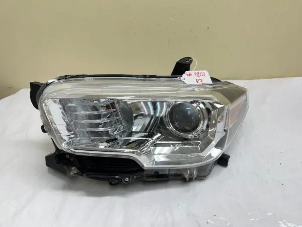 2016 2017 2018 2019 2020 2021 2022 TOYOTA TACOMA HALOGEN LEFT OEM HEADLIGHT