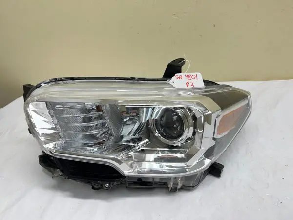 2016 2017 2018 2019 2020 2021 2022 TOYOTA TACOMA HALOGEN LEFT OEM HEADLIGHT - Image 2