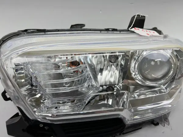 2016 2017 2018 2019 2020 2021 2022 toyota tacoma halogen  left oem headlight - Image 12
