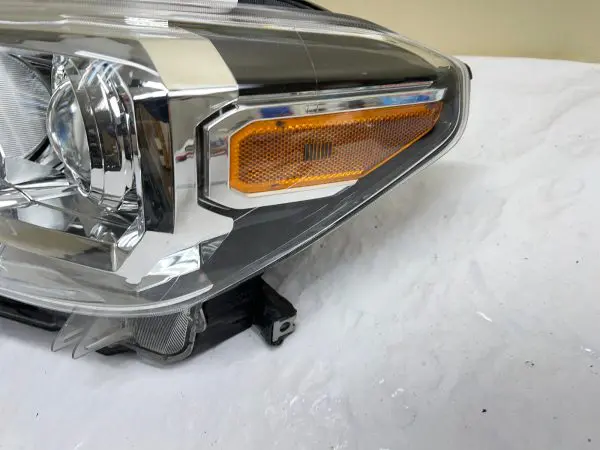 2016 2017 2018 2019 2020 2021 2022 TOYOTA TACOMA HALOGEN LEFT OEM HEADLIGHT - Image 4