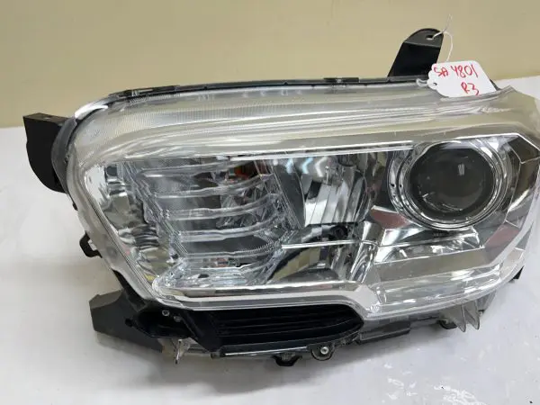2016 2017 2018 2019 2020 2021 2022 TOYOTA TACOMA HALOGEN LEFT OEM HEADLIGHT - Image 9