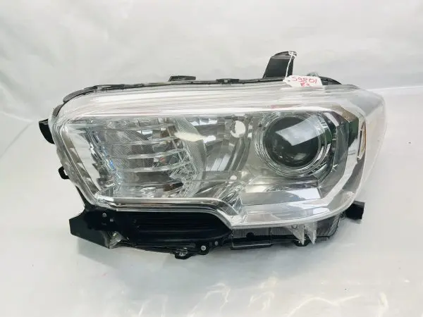 2016 2017 2018 2019 2020 2021 2022 TOYOYA TACOMA HALOGEN LEFT OEM HEADLIGHT - Image 2
