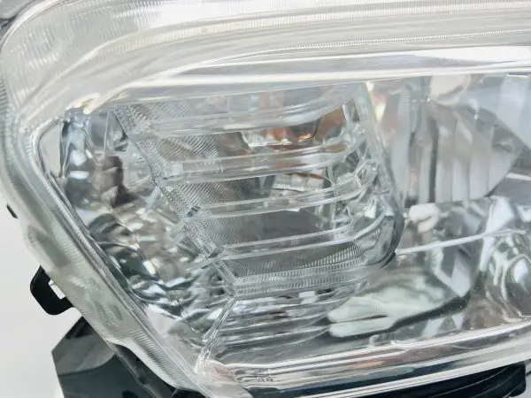 2016 2017 2018 2019 2020 2021 2022 TOYOYA TACOMA HALOGEN LEFT OEM HEADLIGHT - Image 9