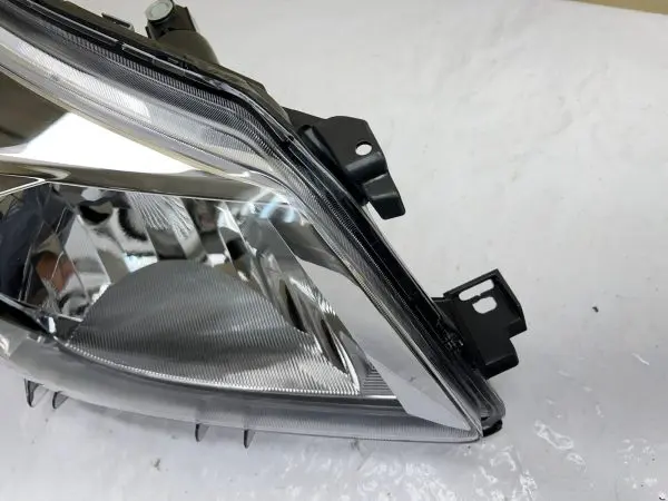 NICE 2008 2009 2010 2011 2012 TOYOTA SCION XD HALOGEN FRONT RIGHT OEM HEADLIGHT - Image 3