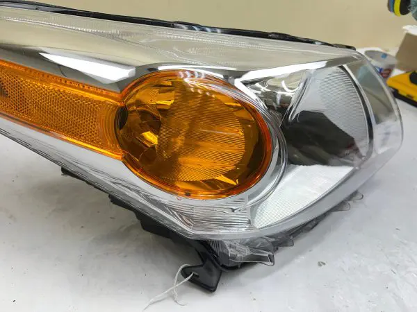 NICE 2008 2009 2010 2011 2012 TOYOTA SCION XD HALOGEN FRONT RIGHT OEM HEADLIGHT - Image 8