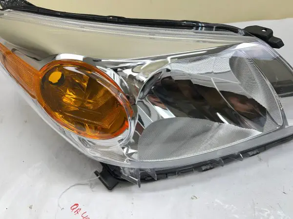 NICE 2008 2009 2010 2011 2012 TOYOTA SCION XD HALOGEN FRONT RIGHT OEM HEADLIGHT - Image 9