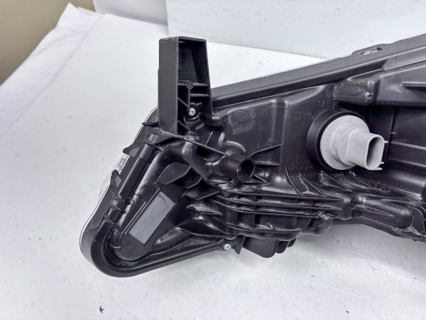 260105R00A  2021 2022 2023 NISSAN KICKS HALOGEN FRONT RIGHT OEM HEADLIGHT - Image 18