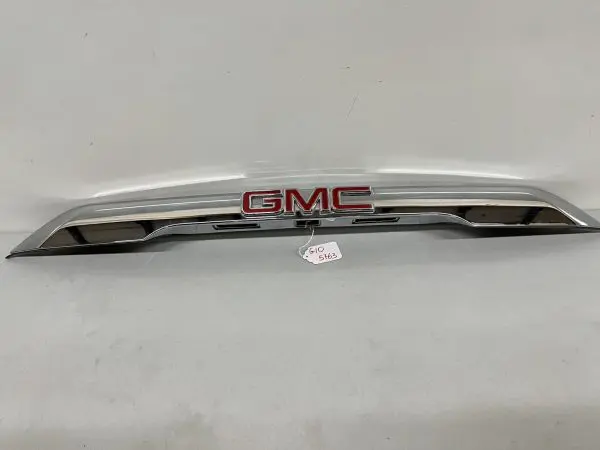 84431662 2017 2018 2019 GMC ACADIA REAR OEM TAILGATE CHROME TRIM MOLDING