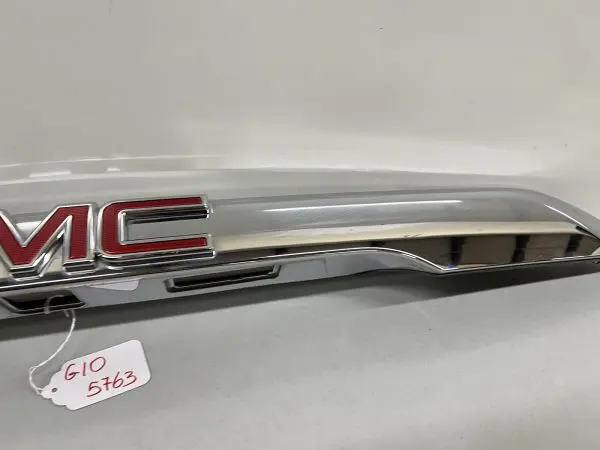 84431662 2017 2018 2019 GMC ACADIA REAR OEM TAILGATE CHROME TRIM MOLDING - Image 5