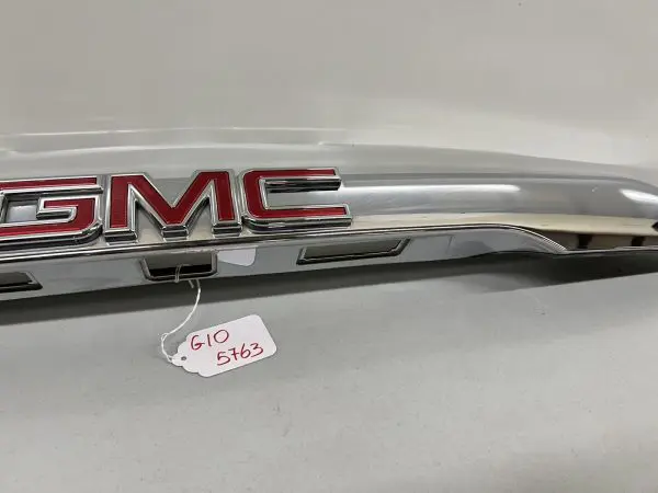 84431662 2017 2018 2019 GMC ACADIA REAR OEM TAILGATE CHROME TRIM MOLDING - Image 6