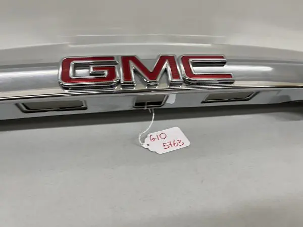 84431662 2017 2018 2019 GMC ACADIA REAR OEM TAILGATE CHROME TRIM MOLDING - Image 7