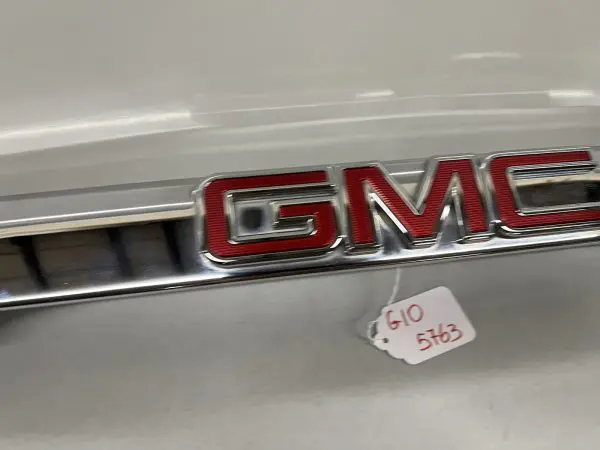 84431662 2017 2018 2019 GMC ACADIA REAR OEM TAILGATE CHROME TRIM MOLDING - Image 9