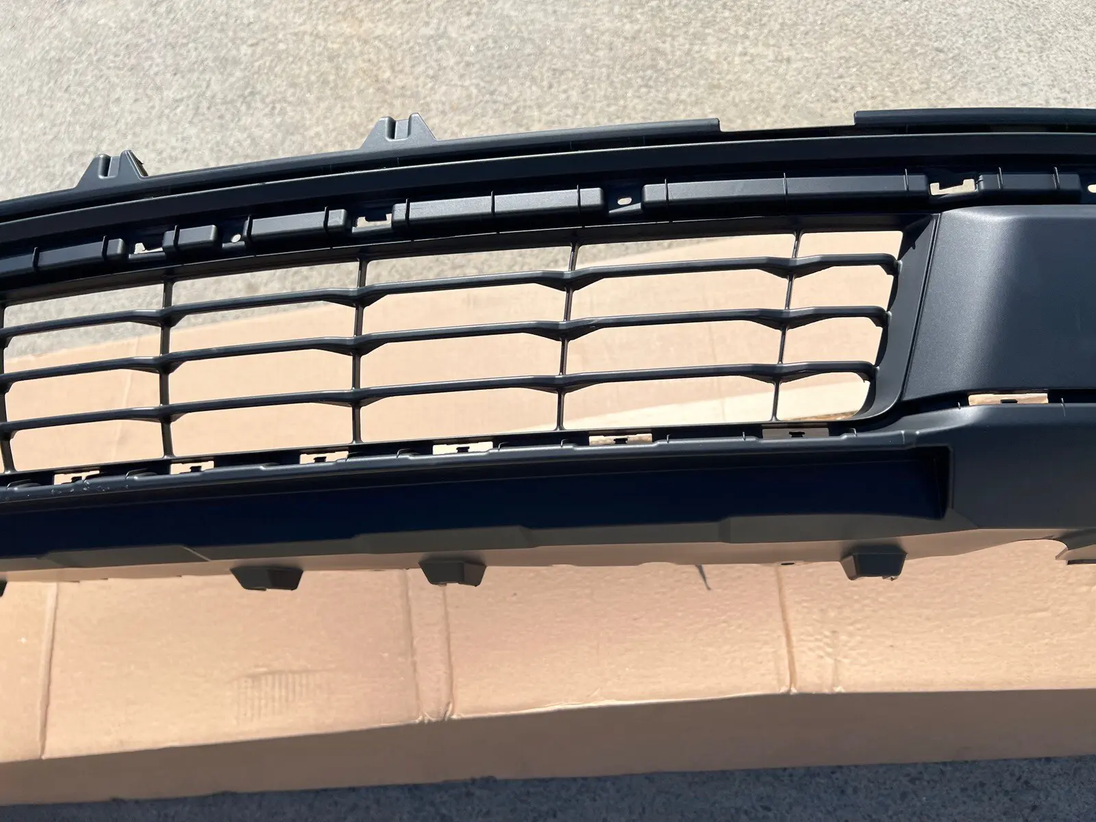 2018 2019 FORD EXPLORER  FRONT LOWER BUMPER COVER VALANCE OEM GENUINE - Image 8