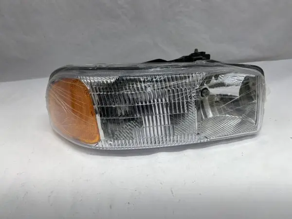 1999-2001 2002 2003 2004 2005 2006 Gmc Sierra Gmc Yukon Front Right Headlight