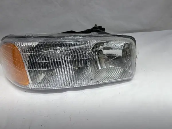 1999-2001 2002 2003 2004 2005 2006 Gmc Sierra Gmc Yukon Front Right Headlight - Image 3