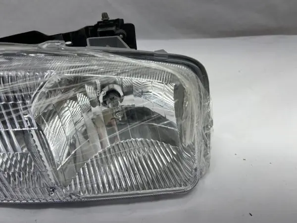 1999-2001 2002 2003 2004 2005 2006 Gmc Sierra Gmc Yukon Front Right Headlight - Image 5