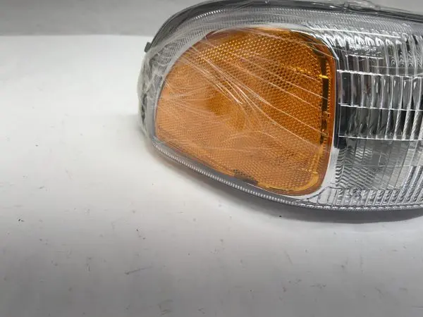1999-2001 2002 2003 2004 2005 2006 Gmc Sierra Gmc Yukon Front Right Headlight - Image 9