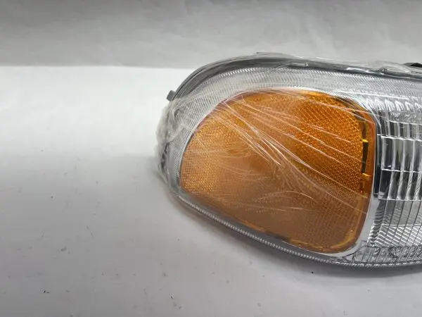 1999-2001 2002 2003 2004 2005 2006 Gmc Sierra Gmc Yukon Front Right Headlight - Image 10