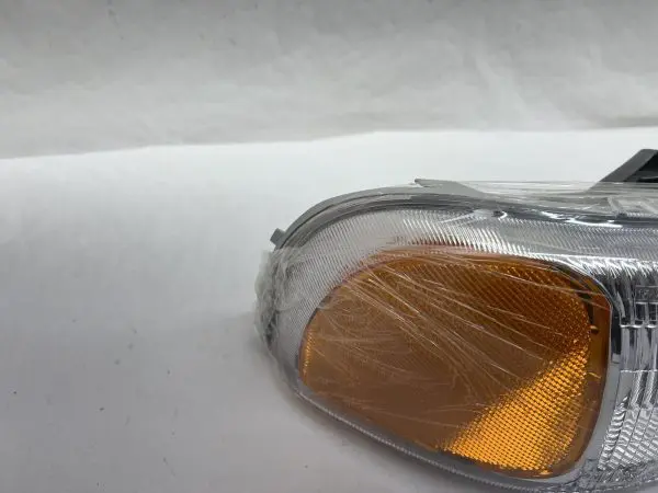 1999-2001 2002 2003 2004 2005 2006 Gmc Sierra Gmc Yukon Front Right Headlight - Image 11