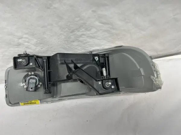 1999-2001 2002 2003 2004 2005 2006 Gmc Sierra Gmc Yukon Front Right Headlight - Image 13