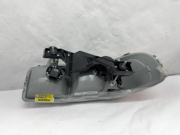 1999-2001 2002 2003 2004 2005 2006 Gmc Sierra Gmc Yukon Front Right Headlight - Image 15