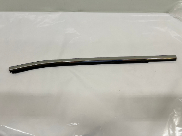 84842450  2019 2020 2021 2022 2023 gmc sierra rear left door belt molding oem