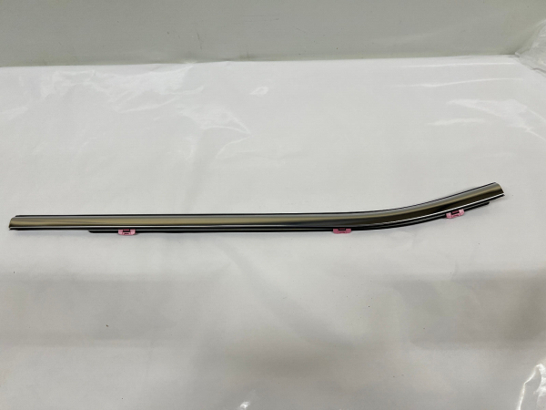 84842450  2019 2020 2021 2022 2023 gmc sierra rear left door belt molding oem - Image 2