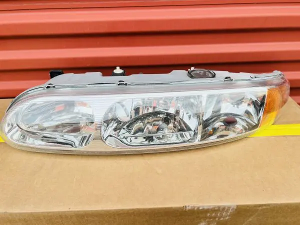 1997-2000 2001 2002 2003 2004 2005 Buick Centrury Regal front left oem headlight