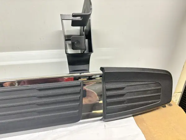 2019 2020 2021 2022 2023 2024 CHEVY SILVERADO 1500 LF OEM RUNNING BOARD 84011396 - Image 2