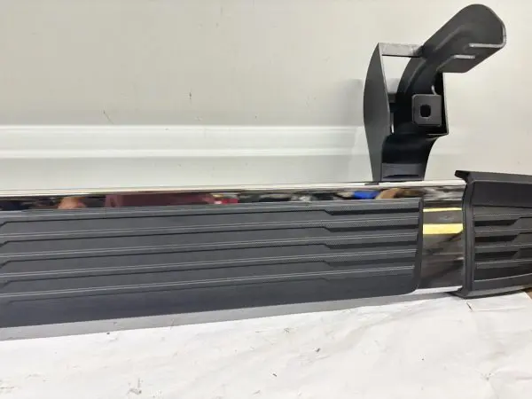 2019 2020 2021 2022 2023 2024 CHEVY SILVERADO 1500 LF OEM RUNNING BOARD 84011396 - Image 3