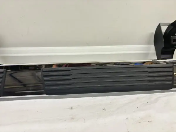 2019 2020 2021 2022 2023 2024 CHEVY SILVERADO 1500 LF OEM RUNNING BOARD 84011396 - Image 4