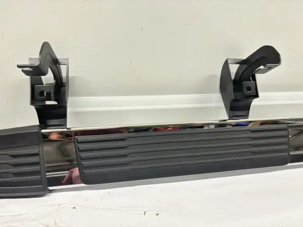 2019 2020 2021 2022 2023 2024 CHEVY SILVERADO 1500 LF OEM RUNNING BOARD 84011396 - Image 6
